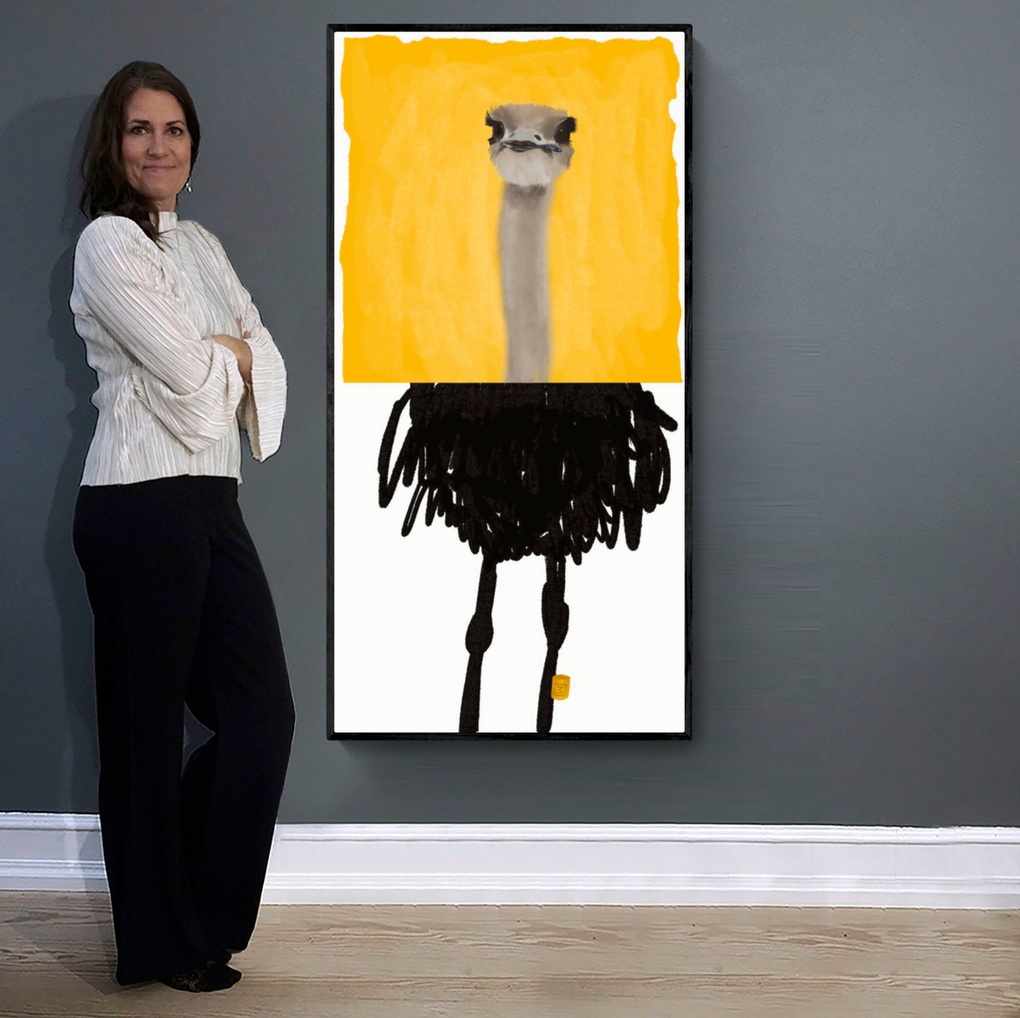 En humoristisk kunstplakat af en struds med gul baggrund og minimalistisk design.