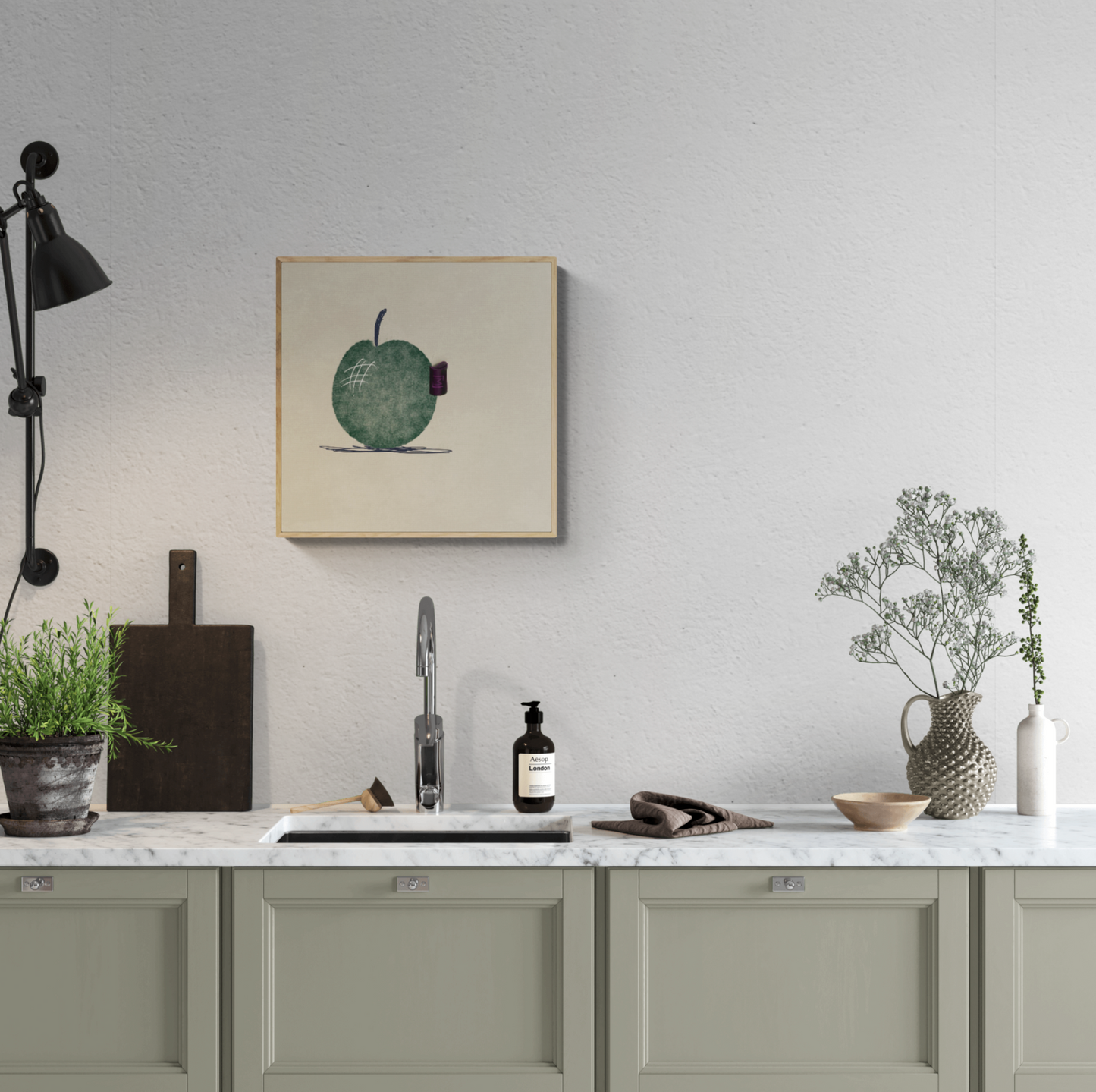 En moderne kunstplakat med et minimalistisk design, der viser en grøn cirkel med subtile teksturer og linjer på en lys baggrund.