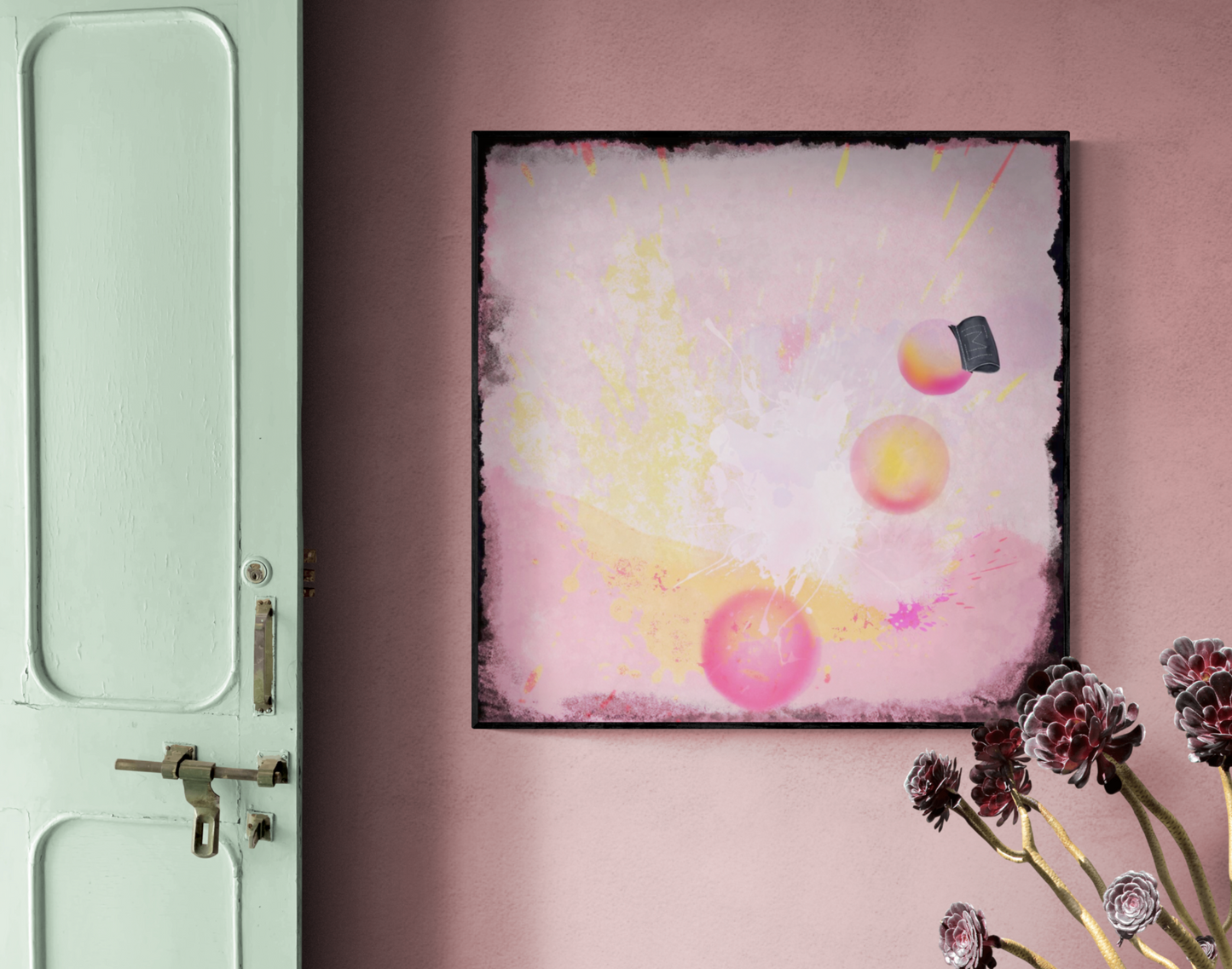 En farverig abstrakt kunstplakat med lyse pink, gule og orange nuancer i et dynamisk mønster.