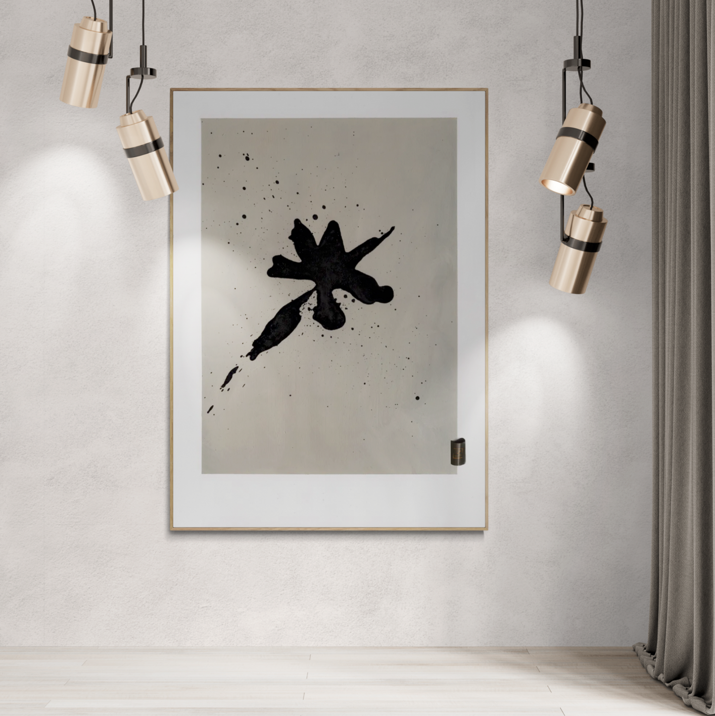 En minimalistisk kunstplakat med en sort blækplet på en lys baggrund, inspireret af den japanske kunstform sumi-e.