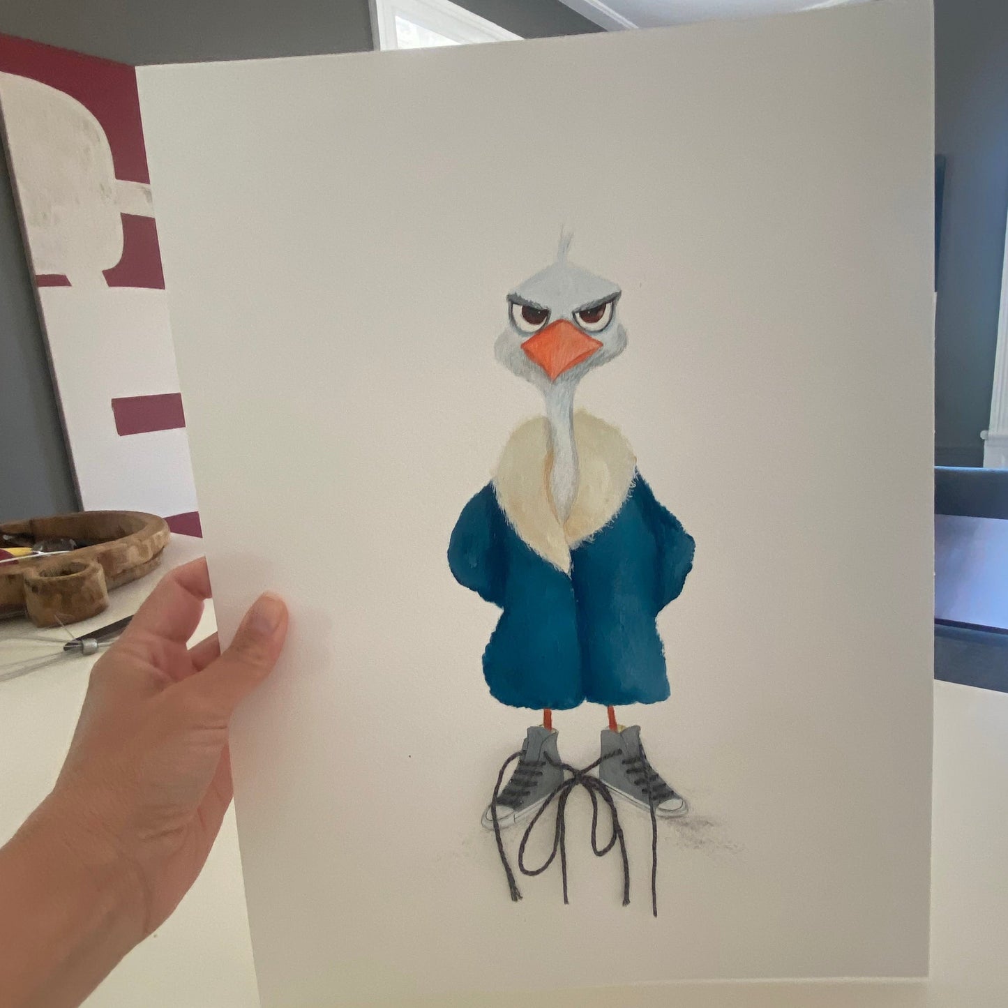 Original akrylmaleri af sur fugl med sneakers og sorte snørebånd - 30x40 cm
