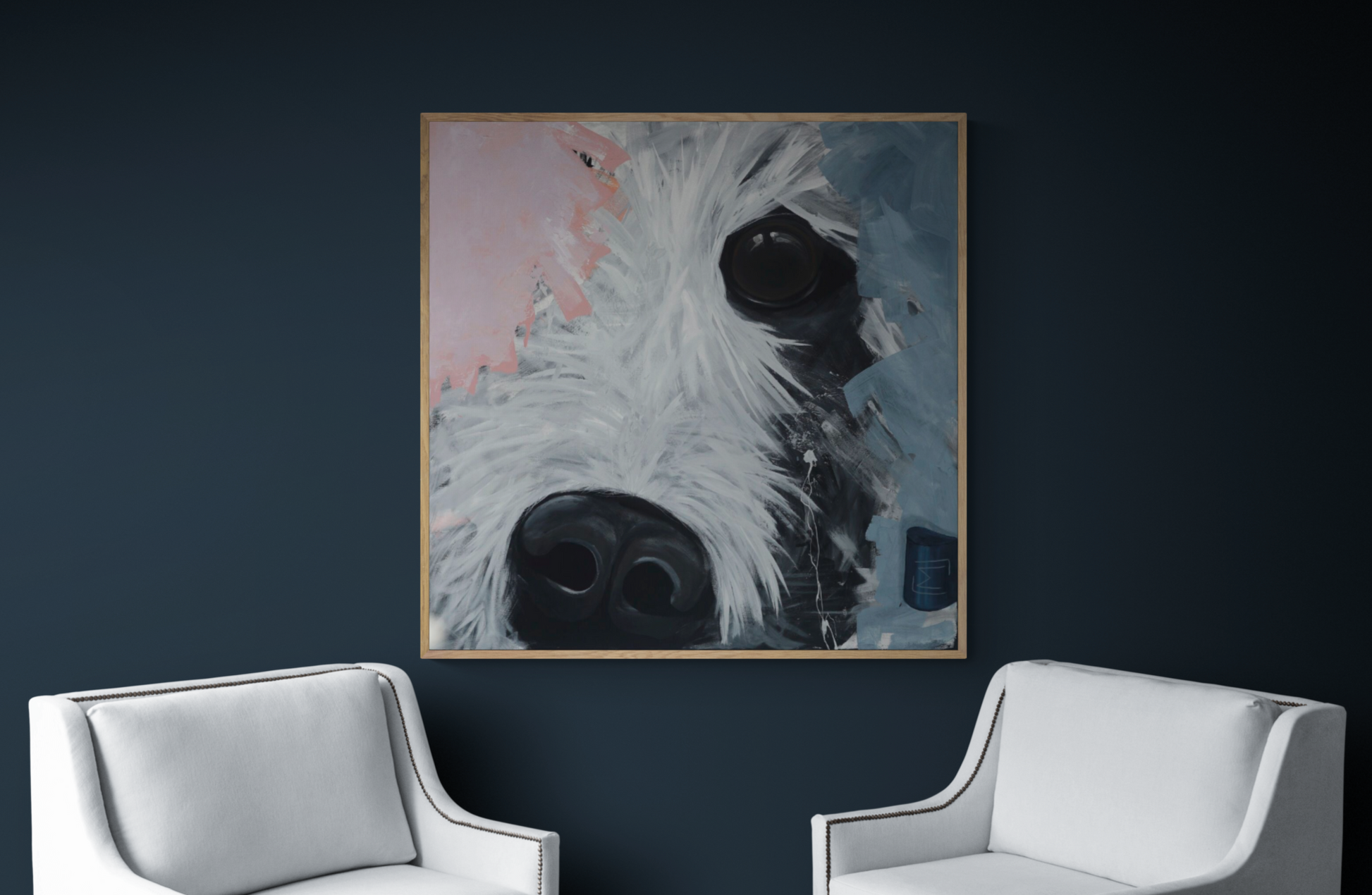 Abstract Dog lærredsprint præsenteret med elegant sort- eller egetræsramme.