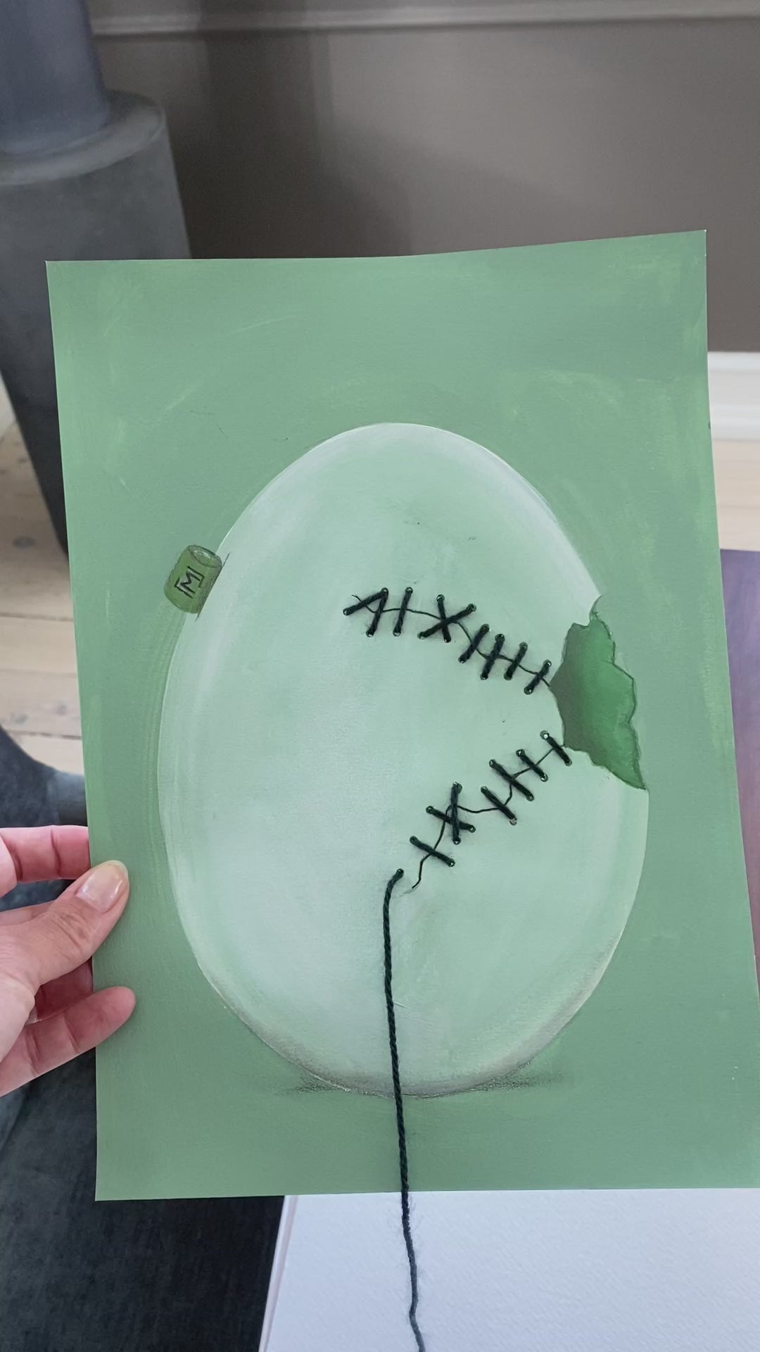 Håndlavet kunst med syning og snor detalje